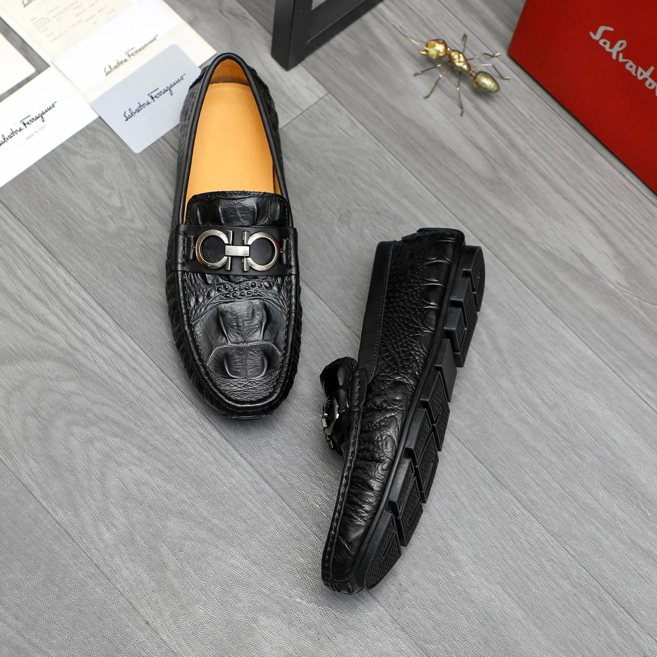 Men's shoes 💰p380 Product trademark: Ferragamo " Ferragamo ] Casual slip-on men's shoes Regular size: 38-45 Product materials: Selected crocodile pattern cowhide upper, pigskin lining, rubber outsole
